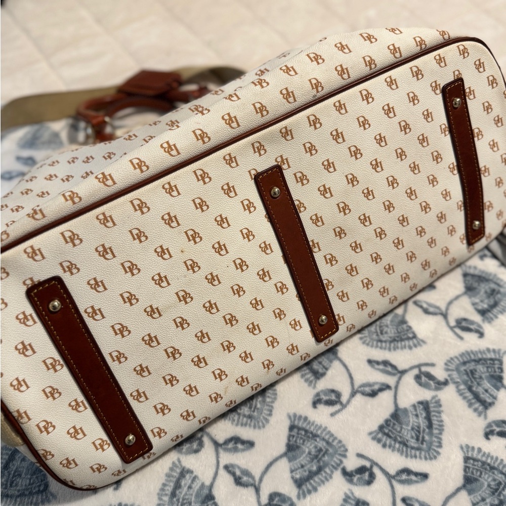 Dooney & Bourke White and Brown Signature Weekender Duffle Bag - Picture 4 of 6